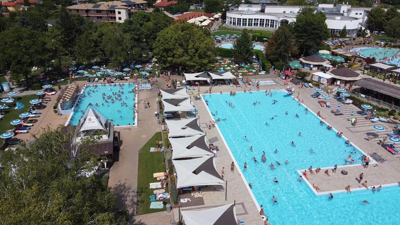 Rivapark Lägenhet Dunajská Streda Exteriör bild